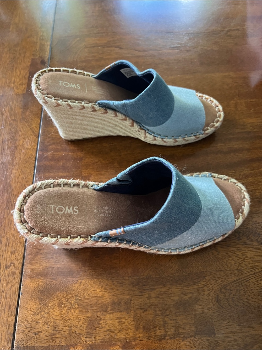 NWOT TOMS Monica Two-Tone Denim Blue Wedge Slide - Picture 2 of 8